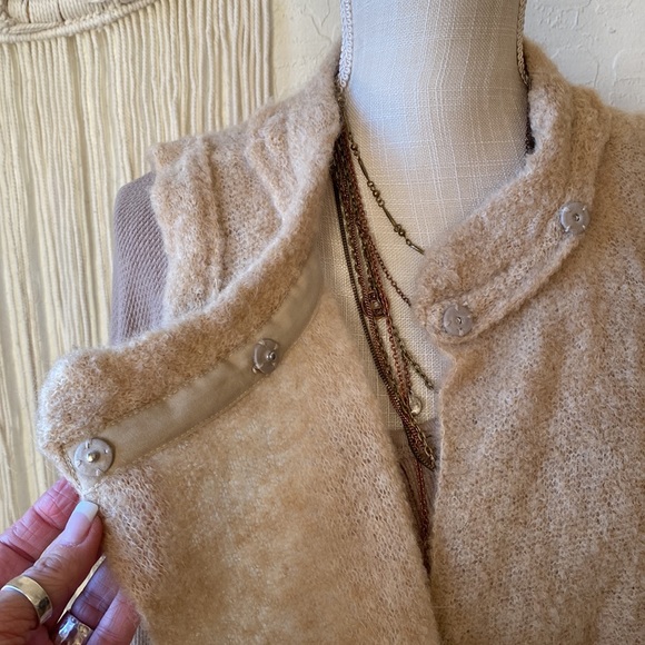 ✌️LIKE NEW ‼️ FREE PEOPLE ALPACA CAPE‼️ - Picture 6 of 16